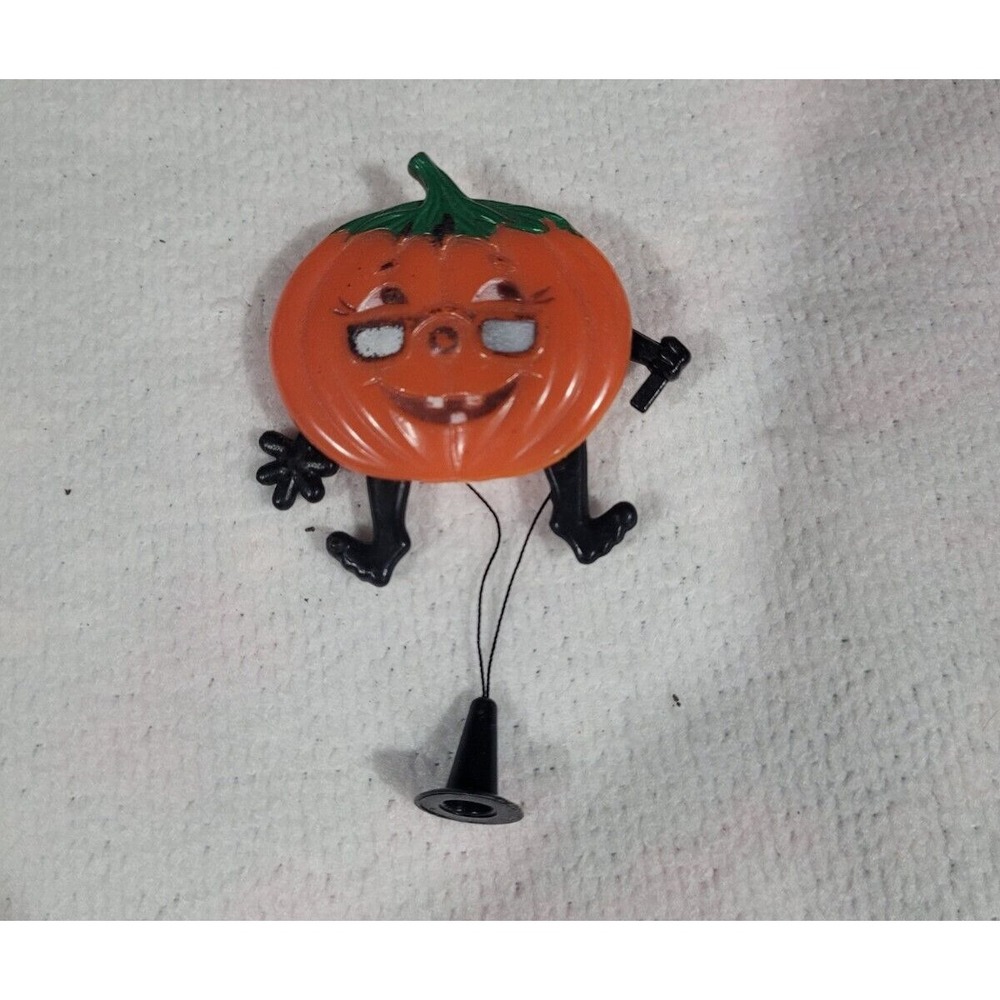 Vintage Plastic Jack-O-Lantern Brooch Pin Pull String Moveable Articulate